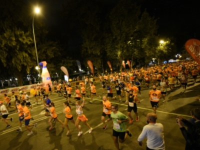 10.000 corredores participan en la  KH-7 Nocturna del Guadalquivir en la que se imponen Rubén Peña y Carmen Gutiérrez