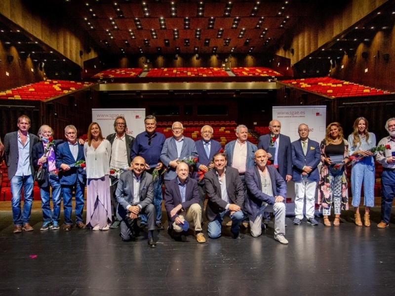 Una docena de creadores andaluces recibe de la SGAE la 'llave de la casa de los autores'