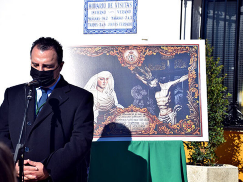 Los titulares de la Vera- cruz, pasearon por la ciudad Ilipense del descanso eterno y posterior misa por los difuntos de Alcalá del Río. 