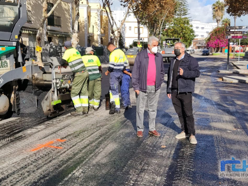 Comienza el reasfaltado de un tramo de la avenida de Andalucía y otro en la avenida de Sevilla con el Plan Dipu-Invierte