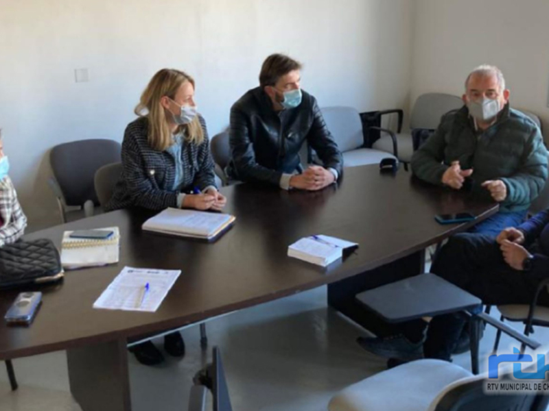 La protección de la flora y la fauna y la accesibilidad en las playas de Chipiona centran una reunión de María Naval y el CANS