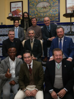 La Duquesa de Alba protagonista de un cartel conmemorativo de las bodas de oro de un bar sevillano