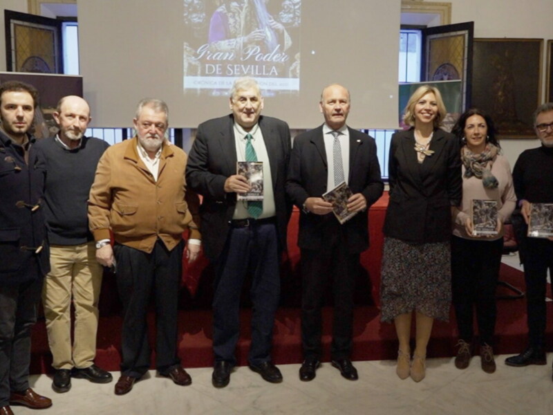  El hermano mayor del Gran Poder de Sevilla presentó el libro  crónica de la Santa Misión 2021 