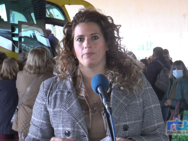 100 usuarios del centro de mayores de Chipiona visitan Villaluenga del Rosario por la Feria del Queso