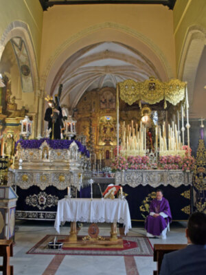 El Miércoles Santo arrancó en Alcalá del Río con la salida  de Jesús Nazareno.