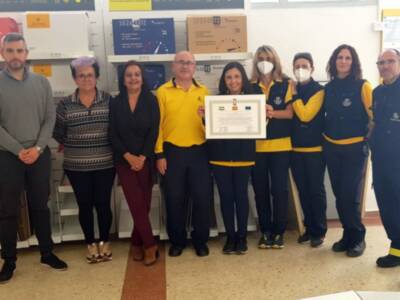 Correos ha recibido un reconocimiento en Punta Umbría por su su trabajo realizado durante la pandemia.