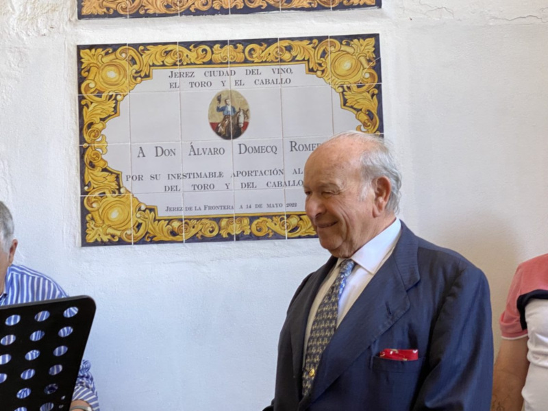 Descubierto un azulejo en honor a D. Álvaro Domecq Romero