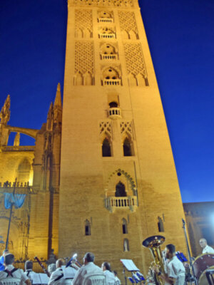 Este año regresa el tradicional concierto extraordinario de la víspera de la Virgen de los Reyes  a los pies de la Giralda.