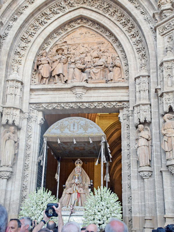 90 minuto para acompañar a la patrona de Sevilla y su archidiócesis