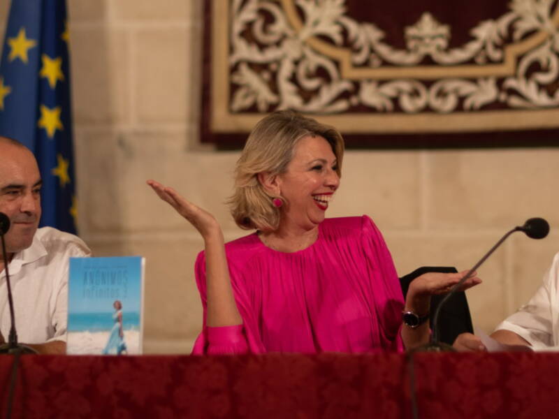 Marina Bernal pasó con sus ‘Anónimos Infinitos 3’ por la Feria del Libro de Jerez que fue un  éxito de público y presentaciones 