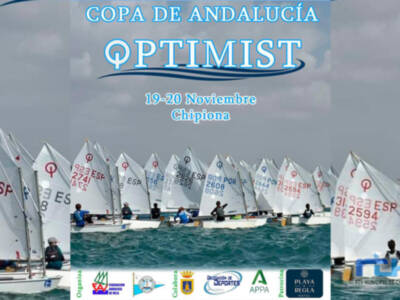 125 jóvenes regatistas compiten este fin de semana en aguas de Chipiona en la Copa de Andalucía de Optimist