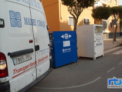 Madre Coraje recogió en Chipiona durante 2022 cuatro toneladas y media más de ropa y calzado y mil litros menos de aceite usado