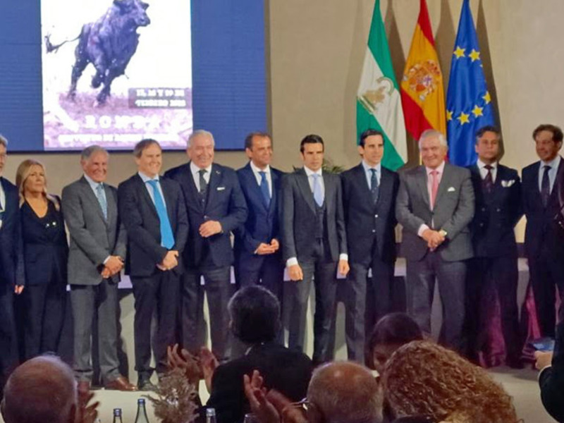 El director general de Canal Sur Juande Mellado recoge en Ronda el Premio a la Difusión Taurina de "Tauromundo"