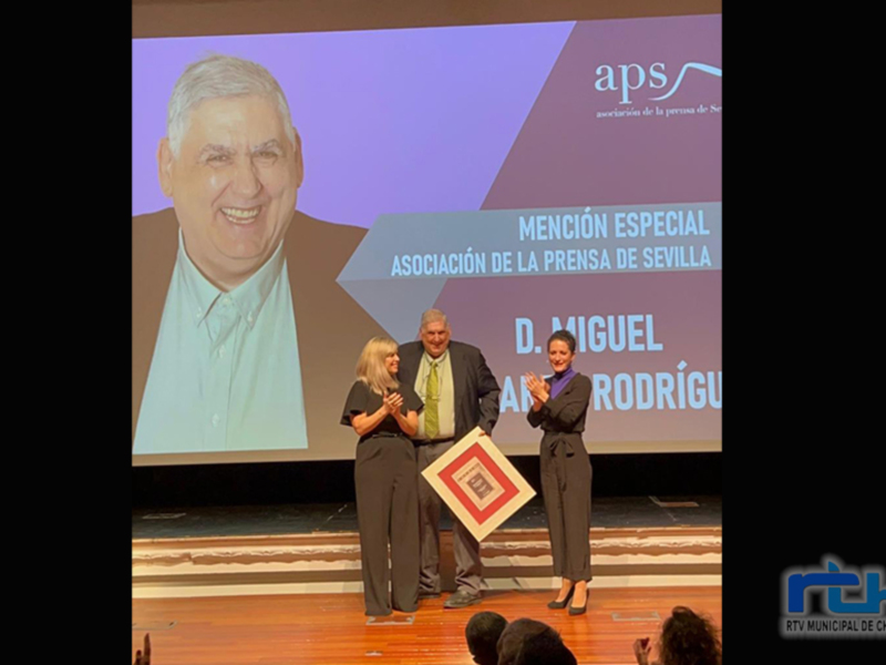 El periodista Miguel Gallardo distinguido en los Premios de la Asociación de la Prensa de Sevilla