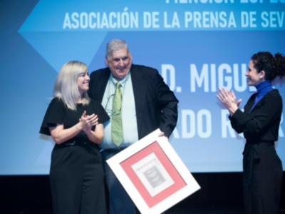 El periodista Miguel Gallardo Rodriguez galardonado por la Asociación de Prensa de Sevilla.