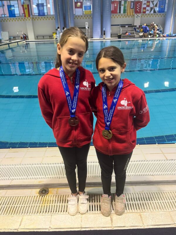 Triple recompensa para el Club Natación Sincro Sevilla en los Campeonatos de España de base