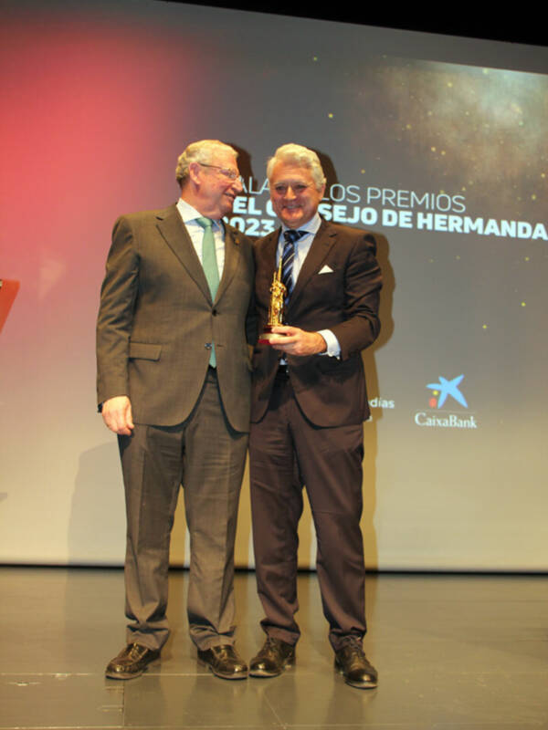 Juan Miguel Vega, Juan Carlos Hervás y Juan Carlos M. Amores son los premiados de la Gala del Consejo de Cofradía de Sevilla.