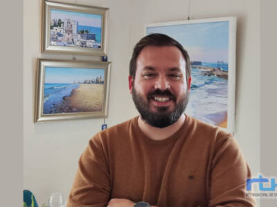 El pintor chipionero Christian Castro participa en la exposición ‘Cádiz y su provincia’ de Marambay