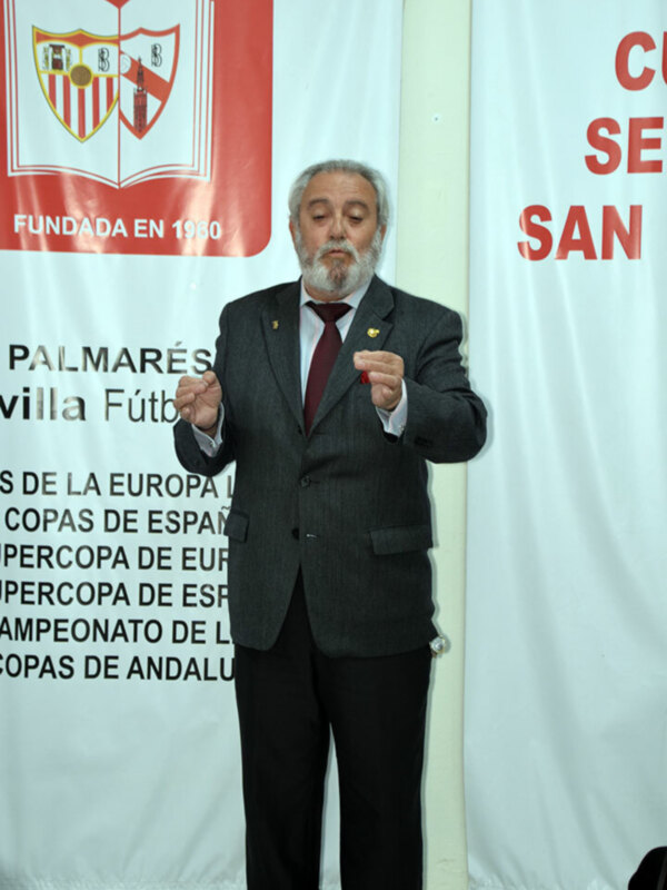 El saetero Manuel Barrera Marroco, canto varias sentidas  saetas por seguiriya en la Exaltación de Semana Santa en la Peña Sevillista San Bernardo