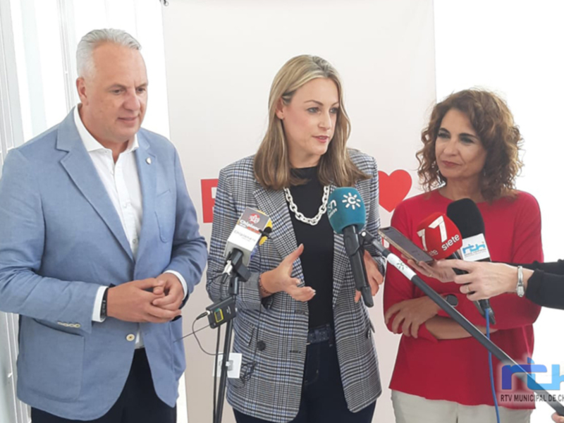 María Jesús Montero y Juan Carlos Ruiz Boix apoyan la candidatura de María Naval a la Alcaldía de Chipiona