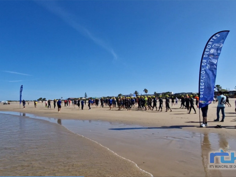 Pablo Fernández Palma y Patricia Vega Gómez campeones en categorías masculina y femenina en el X Triatlón Playas de Chipiona