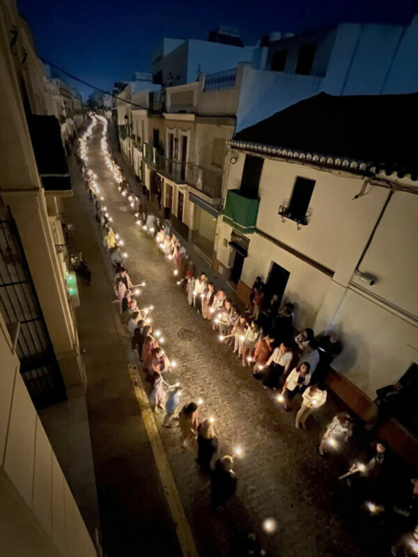 La Hermandad de la Veracruz de Alcalá del Río celebra todos los años la procesión de traslado de sus imágenes titulares 