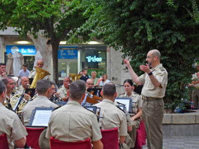 El Comandante Manuel Bernal Nieto dirigió el concierto por el día de las Fuerzas Armada en Sevilla