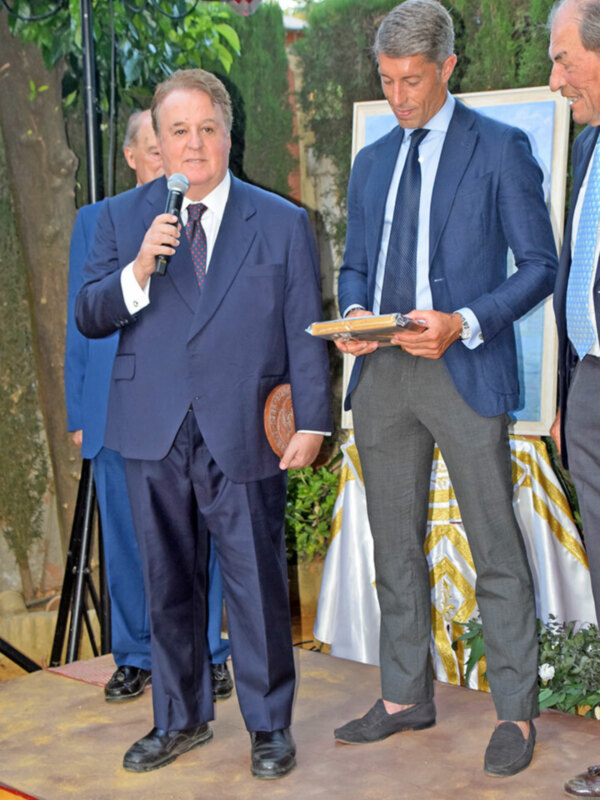 Los premios “Tarro de las esencias de Triana”, lo Recibió: Miguel Ángel Martín Serrano (Fundación Eurotoro)