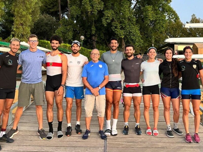 El equipo olímpico de Uruguay de remo, en el Club Náutico Sevilla