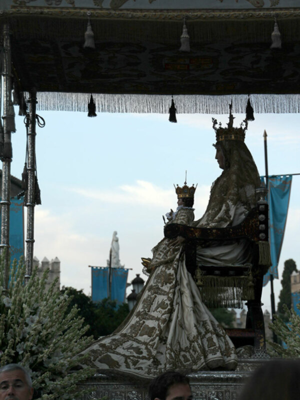 La mañana de la Virgen de agosto en Sevilla