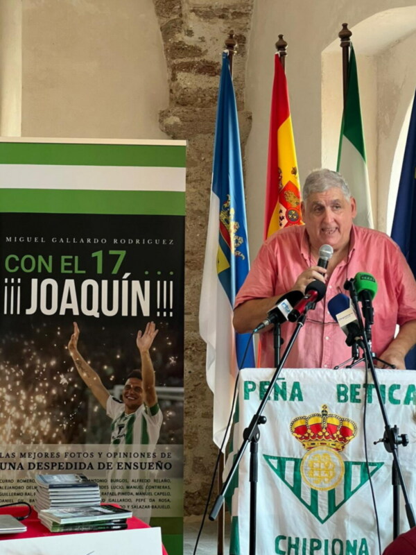 Miguel Gallardo presentó en Chipiona el libro Con el 17…Joaquín que fue todo un  éxito .Vídeo 