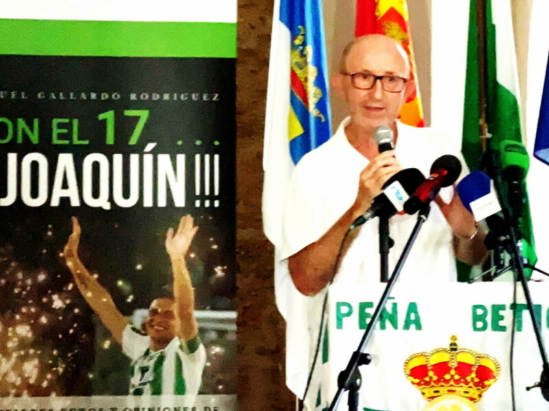 Paco Correal en Chipiona para presentar el libro Con el 17…Joaquín, del que es coautor .Vídeo 