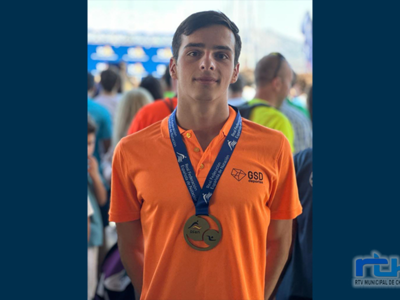 El chipionero Antonio Luis López Díaz del Club Deportivo Gredos San Diego de Madrid se proclama campeón de la Copa de España Junior 2 de aguas abierta
