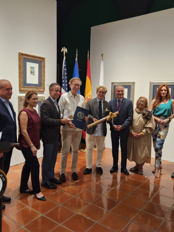 Victorio y Lucchino reciben máxima consideración del alcalde de San Juan de Puerto Rico