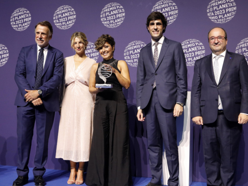  Sonsoles Ónega, Premio Planeta 2023, y Alfonso Goizueta, finalista 