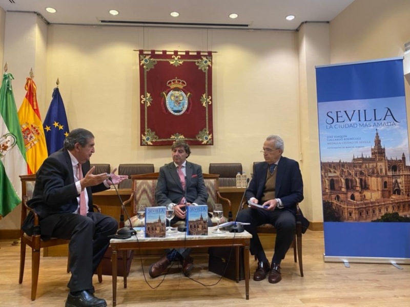 Exitosa presentación de  'Sevilla, la ciudad más amada' primer libro de Jose Joaquin Gallardo  Vídeo 