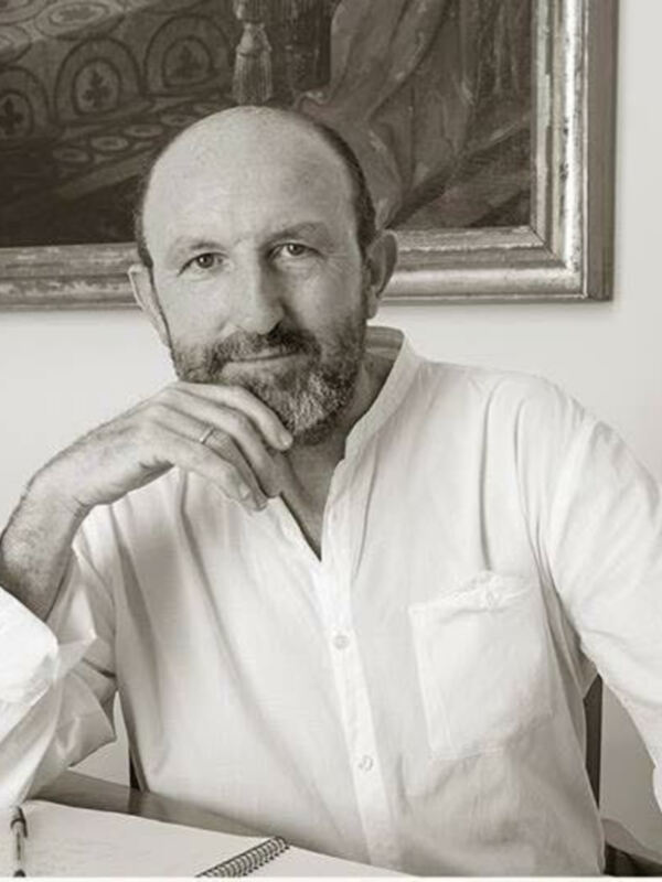 La Cámara de Comercio de Sevilla presenta este lunes el libro Como sigue llorando Sevilla De Francisco Correal 