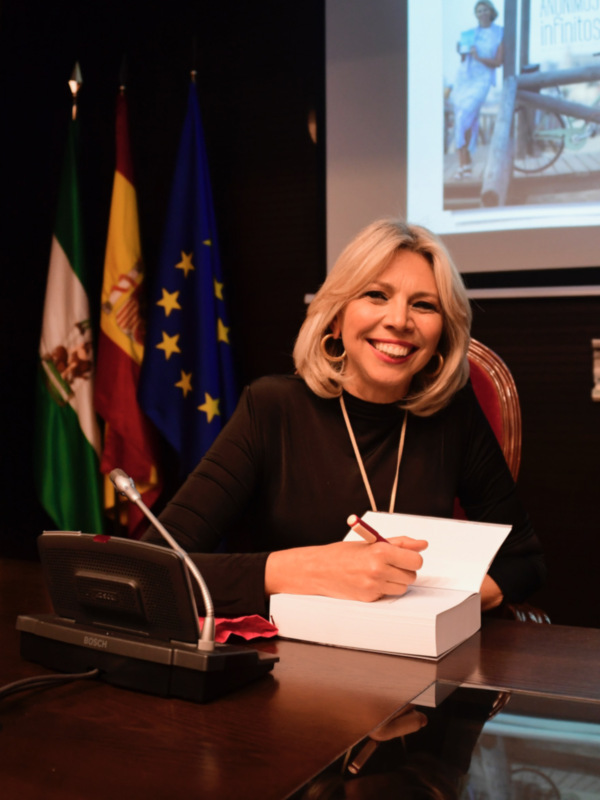 Gran éxito Presentación octavo libro Marina Bernal en Cámara de Comercio . Vídeo 