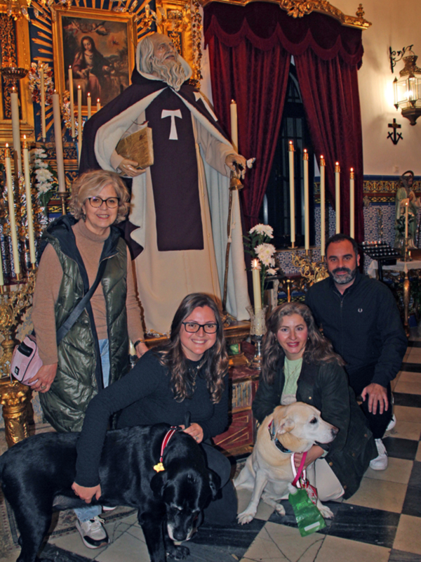 Bendición de animales en Sevilla por el día de San Antón en la Divina Pastora de Santa Marina
