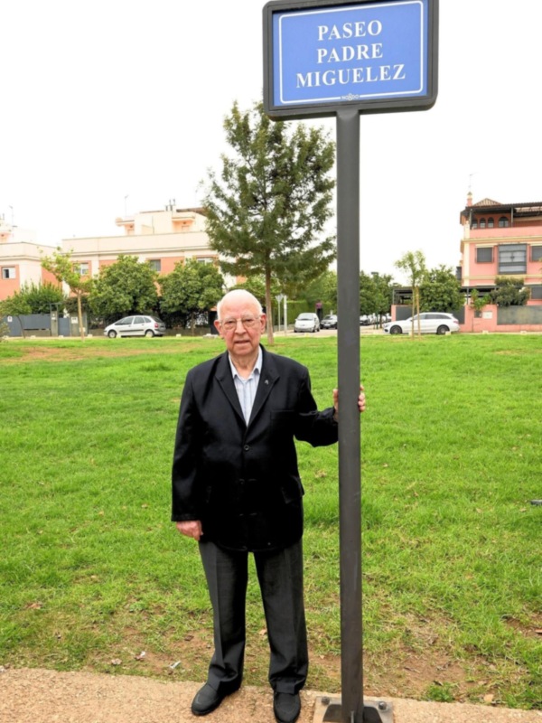 El sacerdote claretiano Gabriel Miguélez, insignia de oro de la Real Federación Española de Patinaje