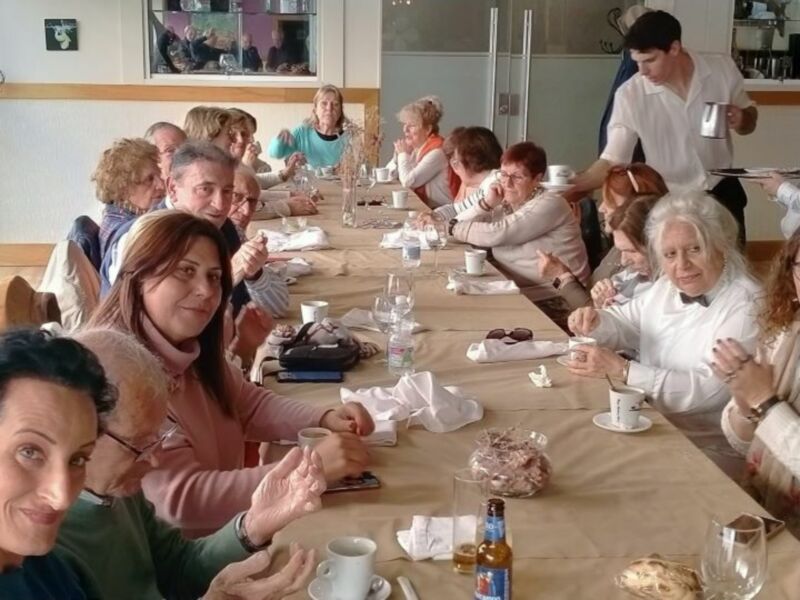 Triana y el Ateneo Literario de Puerto Real se reunieron en un almuerzo en el emblemático restaurante Adorea de Sevilla 