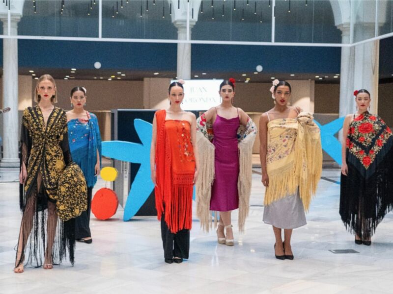 CaixaBank celebra un desfile de moda flamenca para fomentar el emprendimiento femenino