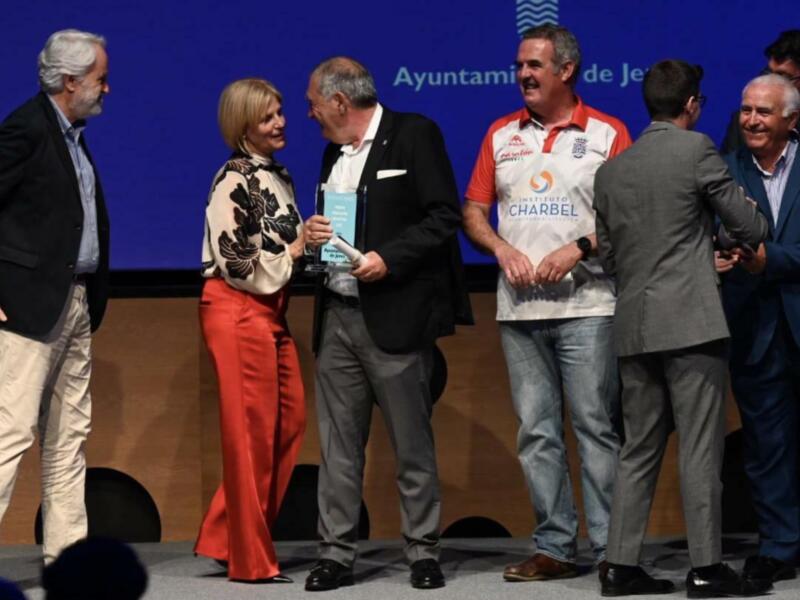 Jerez reconoce a Ángel Revaliente por su dedicación al mundo del deporte