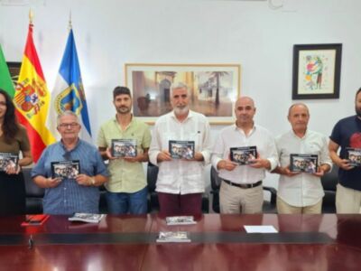 La fotografía hace de hilo conductor de un libro que recorre los 40 años de vida de Radio Chipiona Emisora Municipal
