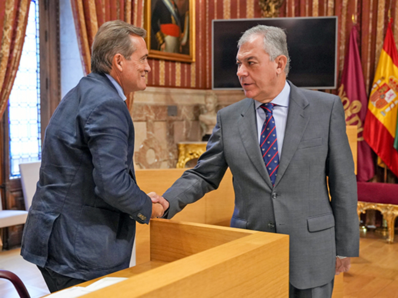 "Luis Palma Asume la Presidencia del CESS en un Pleno Presidido por el Alcalde de Sevilla, José Luis Sanz" 