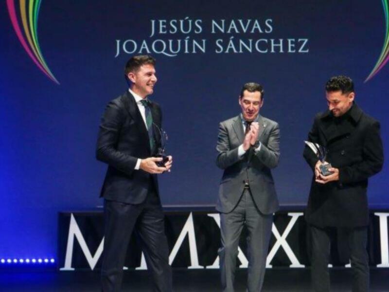 Jesús Navas y Joaquín Sánchez, reconocidos en los Premios Andalucía de los Deportes, dos leyendas cada una con su libro biográfico 