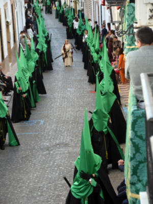 Alcalá del Río revive su Jueves Santo con la solemnidad de la Vera-Cruz y su Paseo centenario