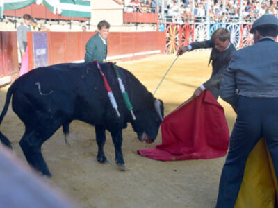 Manuel Quintana y Pedro Caminero se van de vacío Cristóbal de Lara corta dos orejas en la Algaba (Sevilla)
