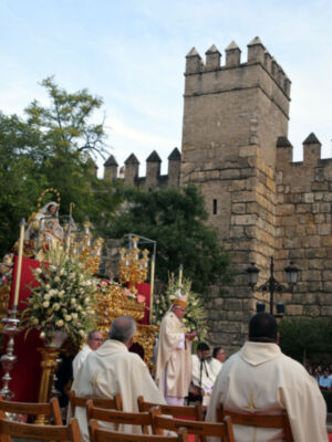 Emoción y fe en la Plaza del Triunfo,la Divina Pastora de Santa Marina recibe su Coronación Canónica