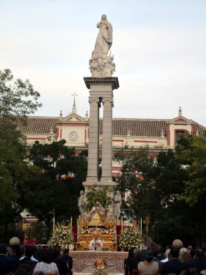 Emoción y fe en la Plaza del Triunfo,la Divina Pastora de Santa Marina recibe su Coronación Canónica